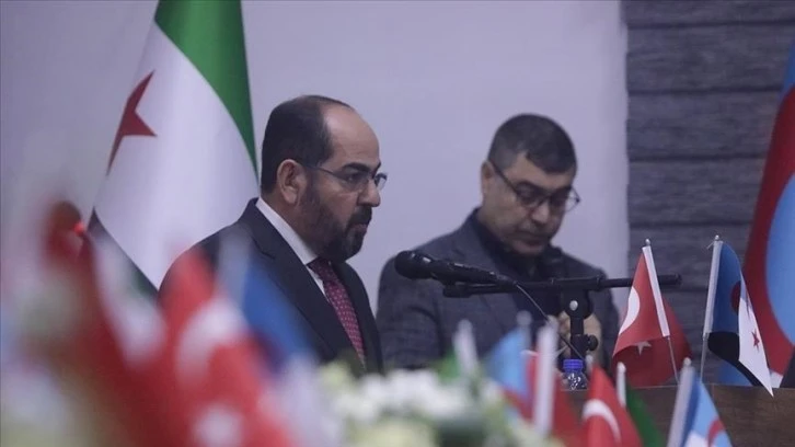 عبد الرحمن مصطفى يحذّر من إثارة الفتنة بين السوريين والأتراك