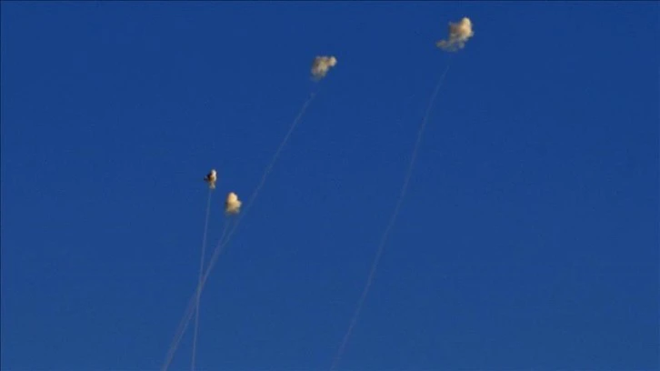 إعلام عبري: 40 صاروخا من جنوب لبنان نحو مناطق شمالي إسرائيل